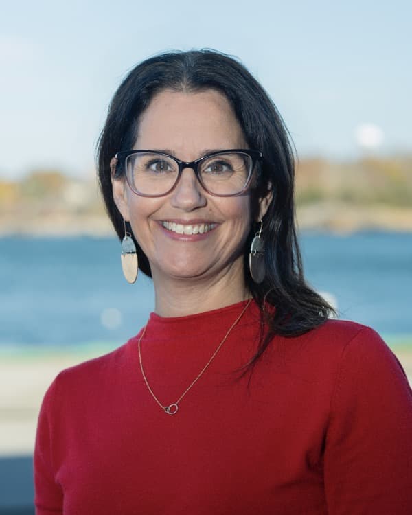 Portrait photo of Jenna Bessette