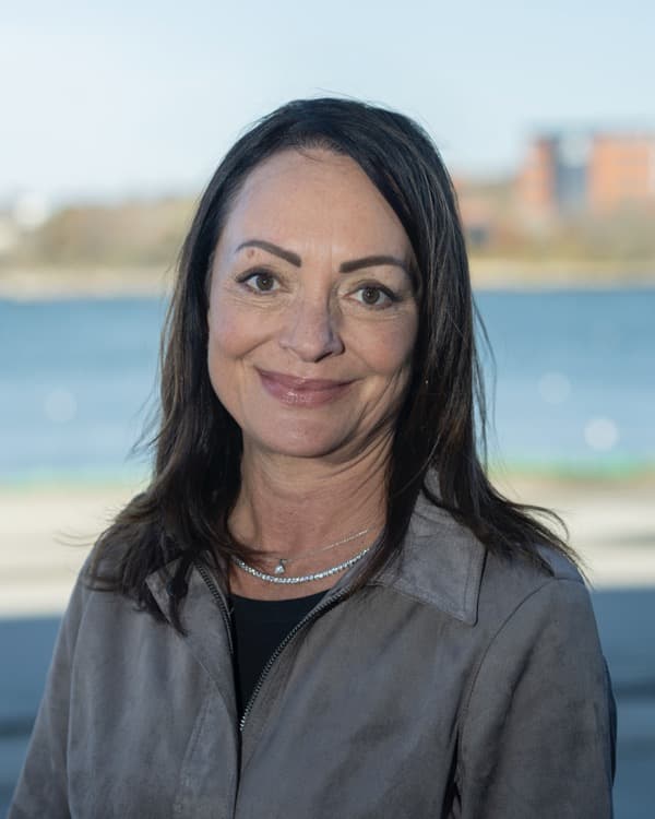 Portrait photo of Jodi Spina