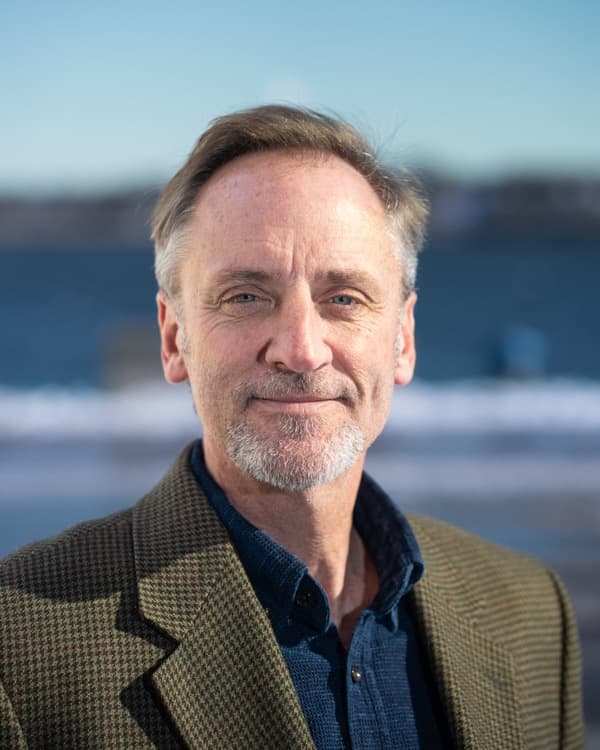 Portrait photo of Stephen Curtis
